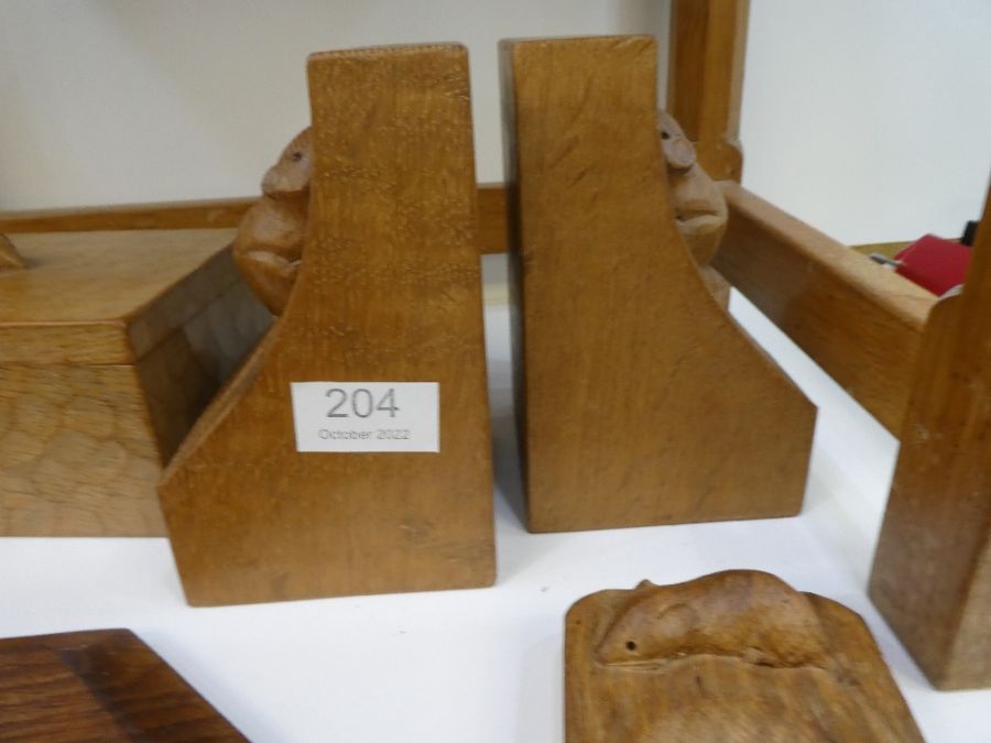 A pair of oak carved bookends, decorated mouse, probably Mouseman Thompson - Bild 3 aus 3