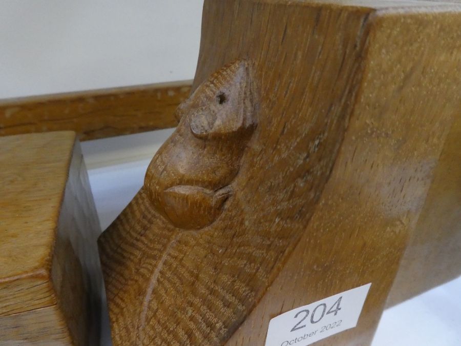 A pair of oak carved bookends, decorated mouse, probably Mouseman Thompson - Bild 2 aus 3