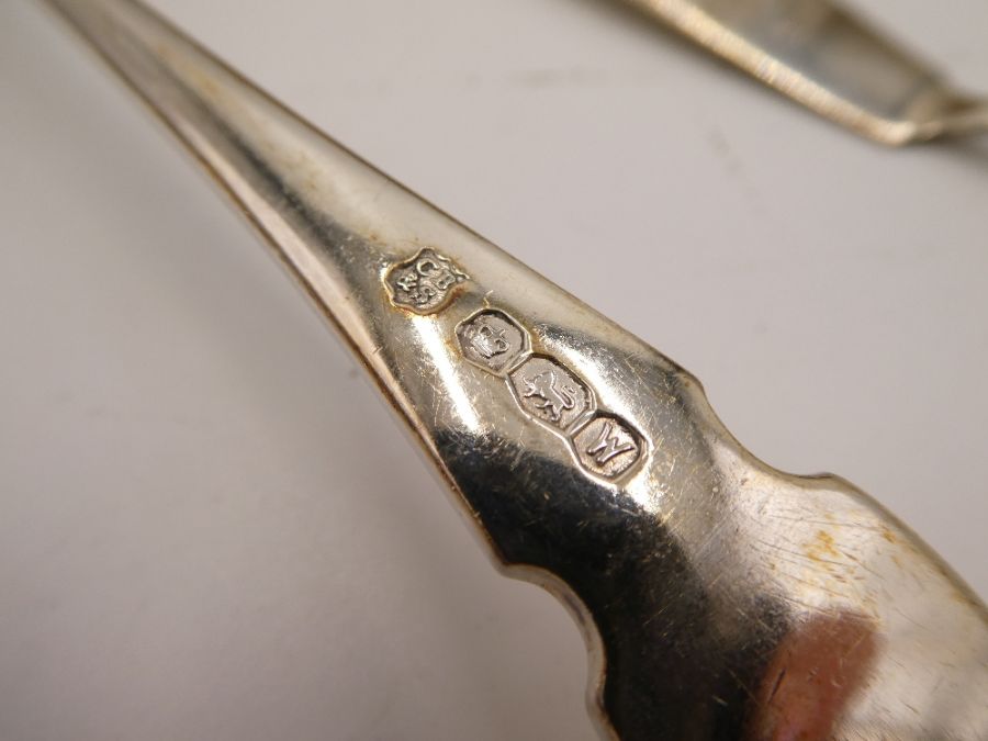 A pair of silver Cooper Brothers and Sons Ltd soup spoon small ladles. Heavy, high quality pair hall - Bild 2 aus 5
