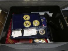 A quantity of modern commemorative coins, including a set of 4, £5 coins of Queen Elizabeth II