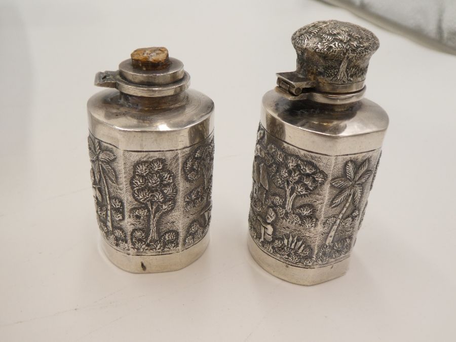 Two Austria-Hungary silver napkin rings, and a pair of possibly Indian silver perfume bottles, Calcu - Bild 3 aus 5