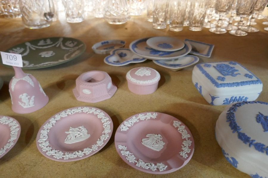 Quantity of pink, white and blue and green Wedgwood Jasperware - Image 4 of 5