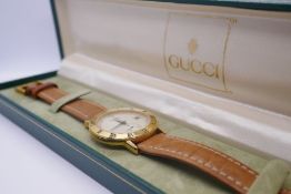 Gucci' a Gent's Gucci wristwatch model 3800 on tan leather strap in original box