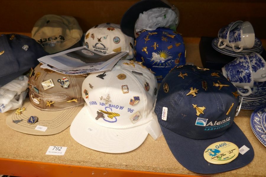 Collection of Flying caps adjorned with aeroplane badges, etc, including 'Paris Air Show' 1995 examp - Bild 2 aus 2