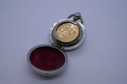 22ct Full Sovereign date 1909, Edward VII, George and the Dragon, in a vintage metal Sovereign case