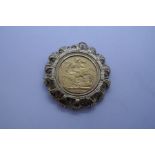 22ct yellow gold Full Sovereign dated 1900, Veiled Victoria, and George and the Dragon, Perth mint m