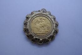 22ct yellow gold Full Sovereign dated 1900, Veiled Victoria, and George and the Dragon, Perth mint m