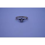 9ct and platinum mounted solitaire diamond ring, with round brilliant cut diamond, approx 0.15 carat