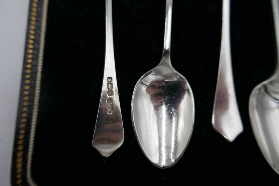Three cased silver teaspoons, one hallmarked London 1933 - 36 Jasiah Williams and Co, 1.52 ozt appro - Image 7 of 7