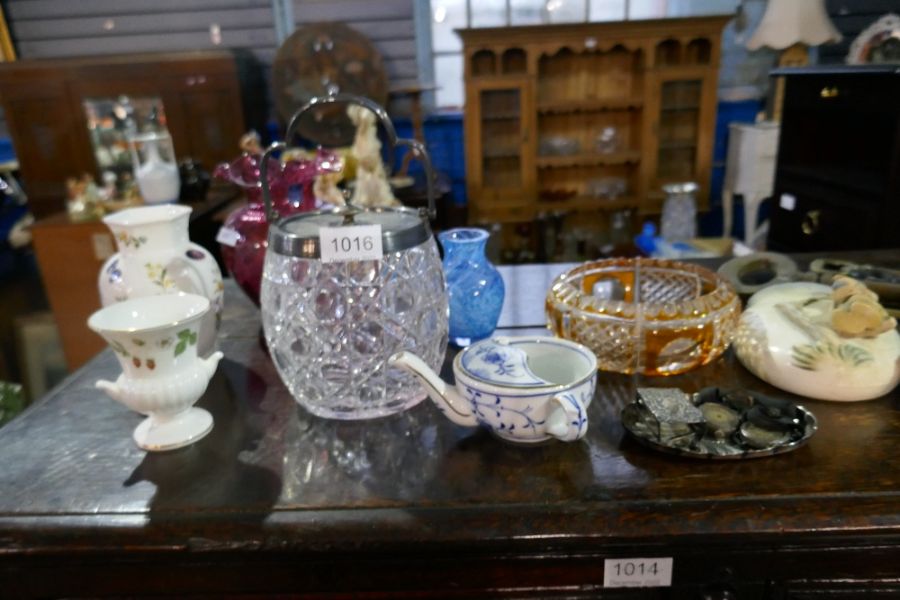 Mixed collectables including a cut glass biscuit barrel and three large keys