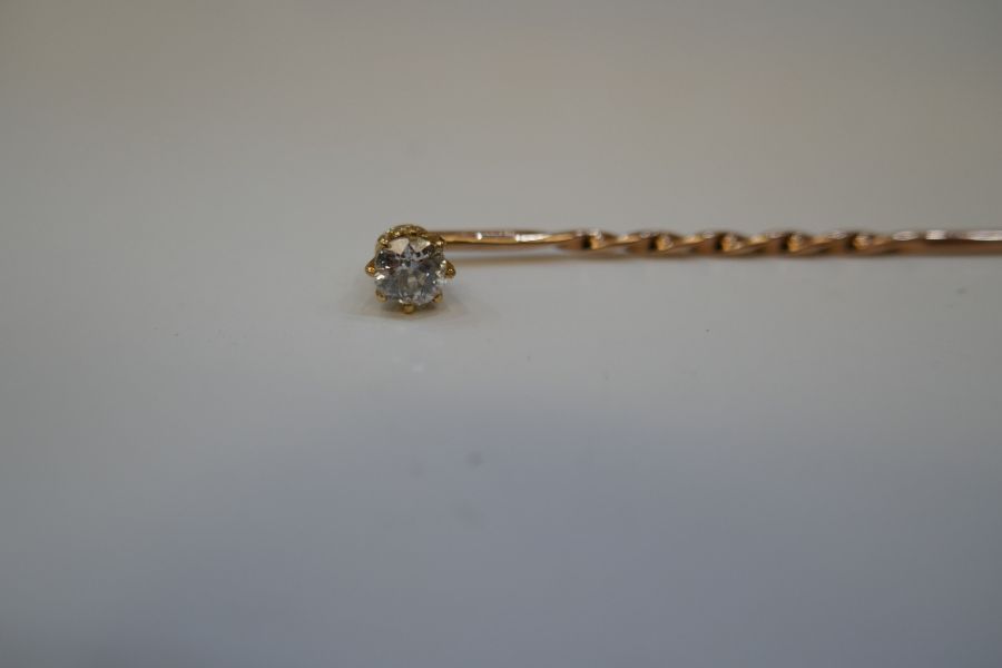 Antique yellow gold stick pin with a single diamond approx 0.10 carat - Image 2 of 4