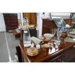 A sundry lot, including glassware