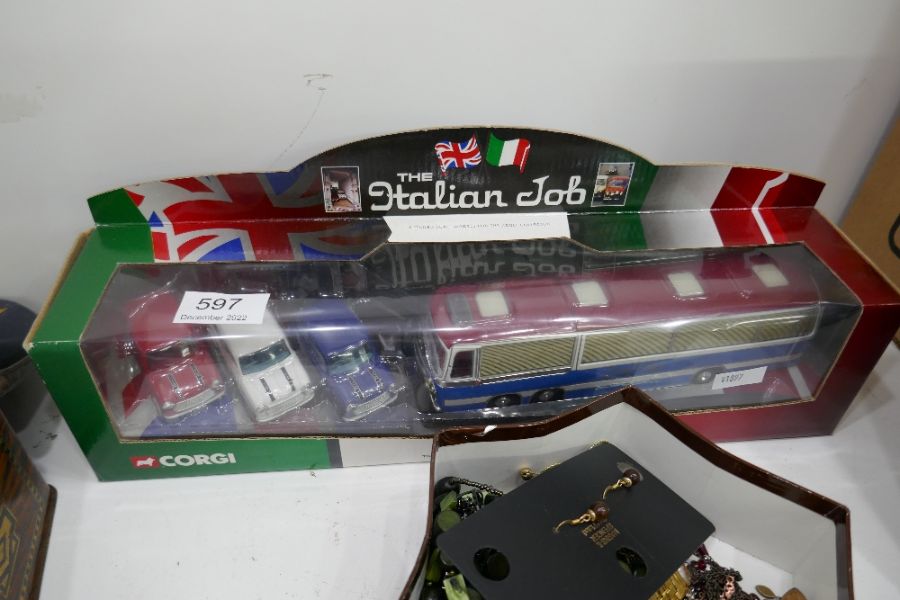 A Corgi Italian Job three piece Mini set with blue and White coach, in original box, number 36502 - Image 2 of 2