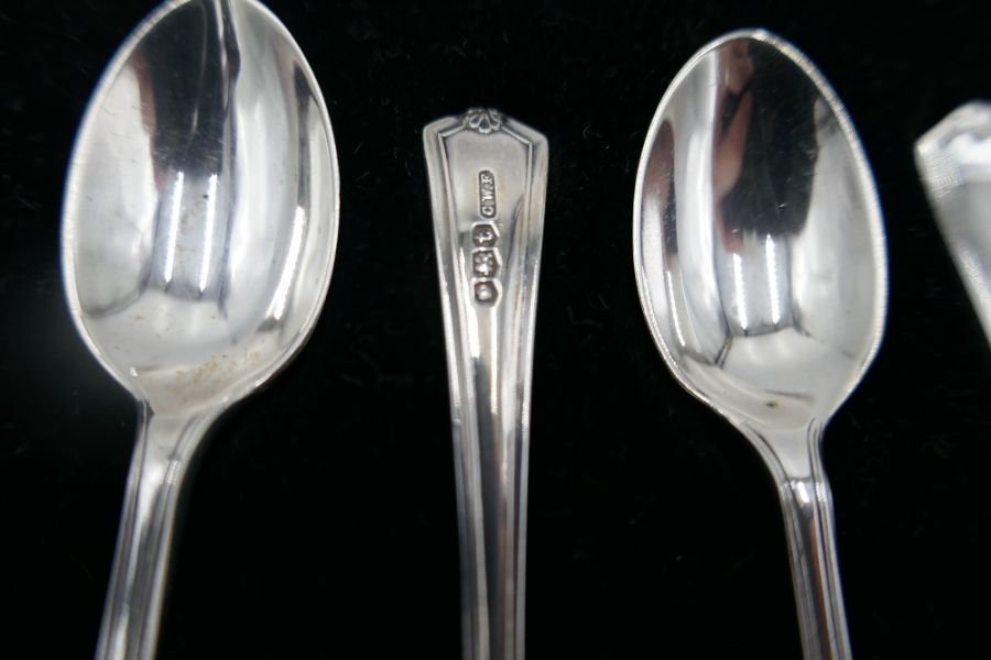 Three cased silver teaspoons, one hallmarked London 1933 - 36 Jasiah Williams and Co, 1.52 ozt appro - Image 5 of 7