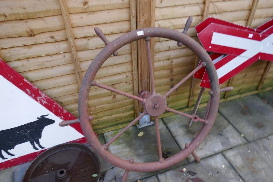 A Cast Iron sluice wheel and two other items - Image 3 of 4