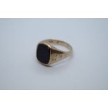 9ct yellow gold signet ring, with rounded rectangular black panel, size S, marked 375, 5.9g approx