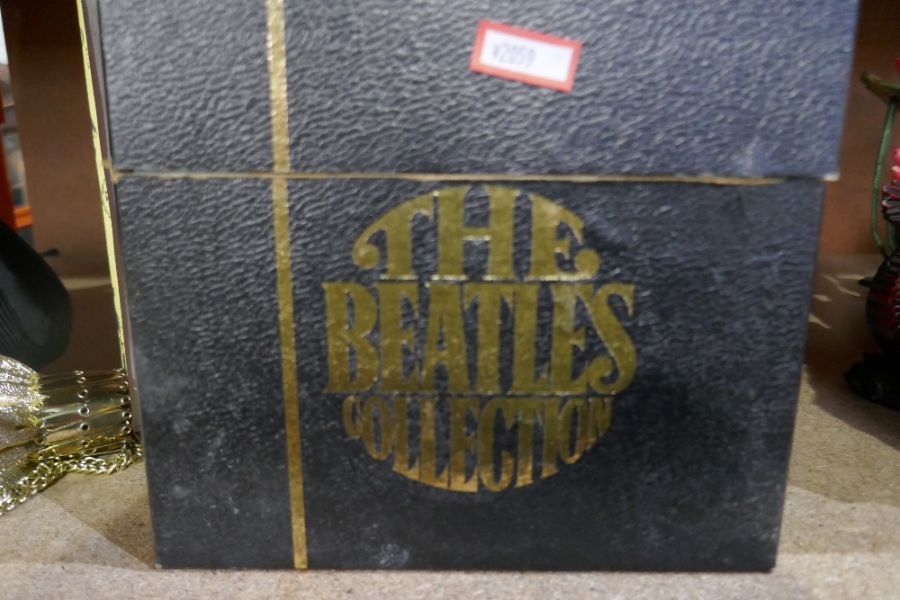 A set of vintage 45s incl. a boxed set entitled 'The Beatles Collection' - Image 2 of 4