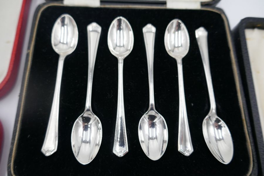 Three cased silver teaspoons, one hallmarked London 1933 - 36 Jasiah Williams and Co, 1.52 ozt appro - Image 4 of 7