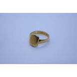 22ct yellow gold ring, marked 22, size K, approx 3.7g
