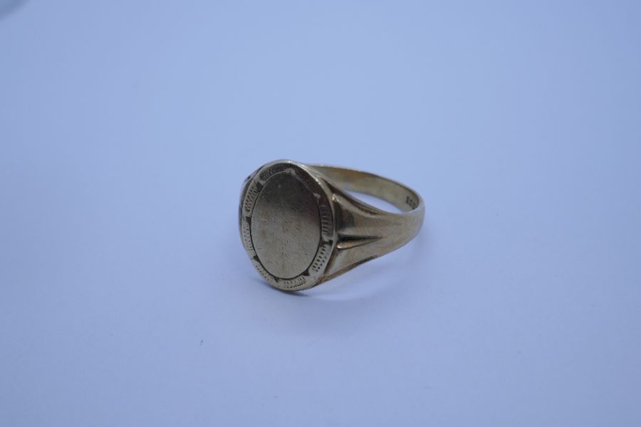 9ct yellow gold gent's signet ring with oval panel, size Y, marked 375, approx 5g in red leather rin - Image 2 of 2