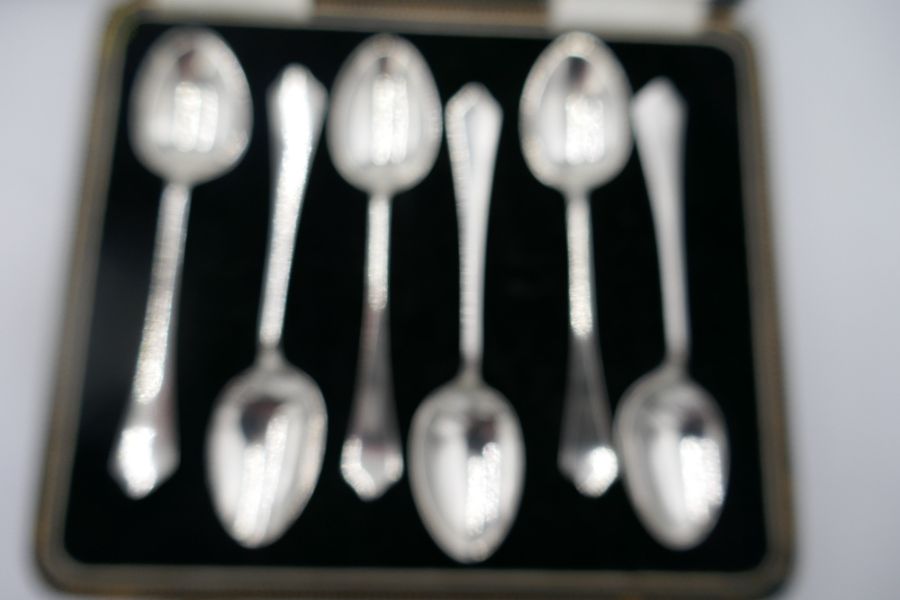 Three cased silver teaspoons, one hallmarked London 1933 - 36 Jasiah Williams and Co, 1.52 ozt appro - Image 6 of 7
