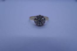 18ct yellow gold diamond ring with raised central diamond surrounded 10 small diamonds in circular p