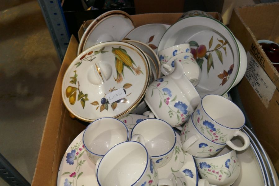 A box of china including Royal Doulton Windermere and Royal Worcester Evesham - Image 2 of 4