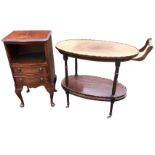 An oval mahogany trolley with scalloped tray top inlaid with boxwood stringing on turned legs with