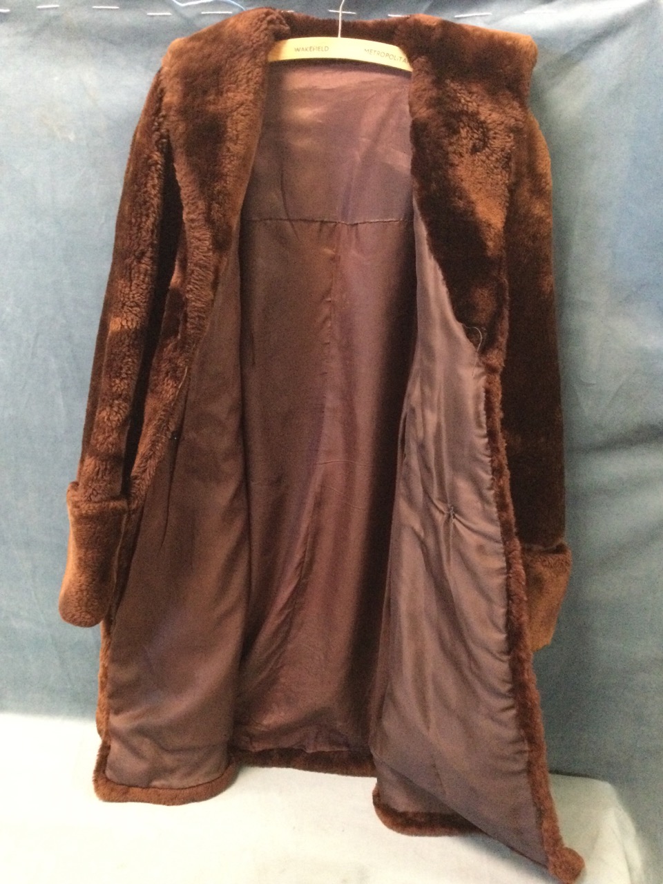 A faux fur coat with wide collar & cuffs - lined. (43in collar to hem) - Image 3 of 3