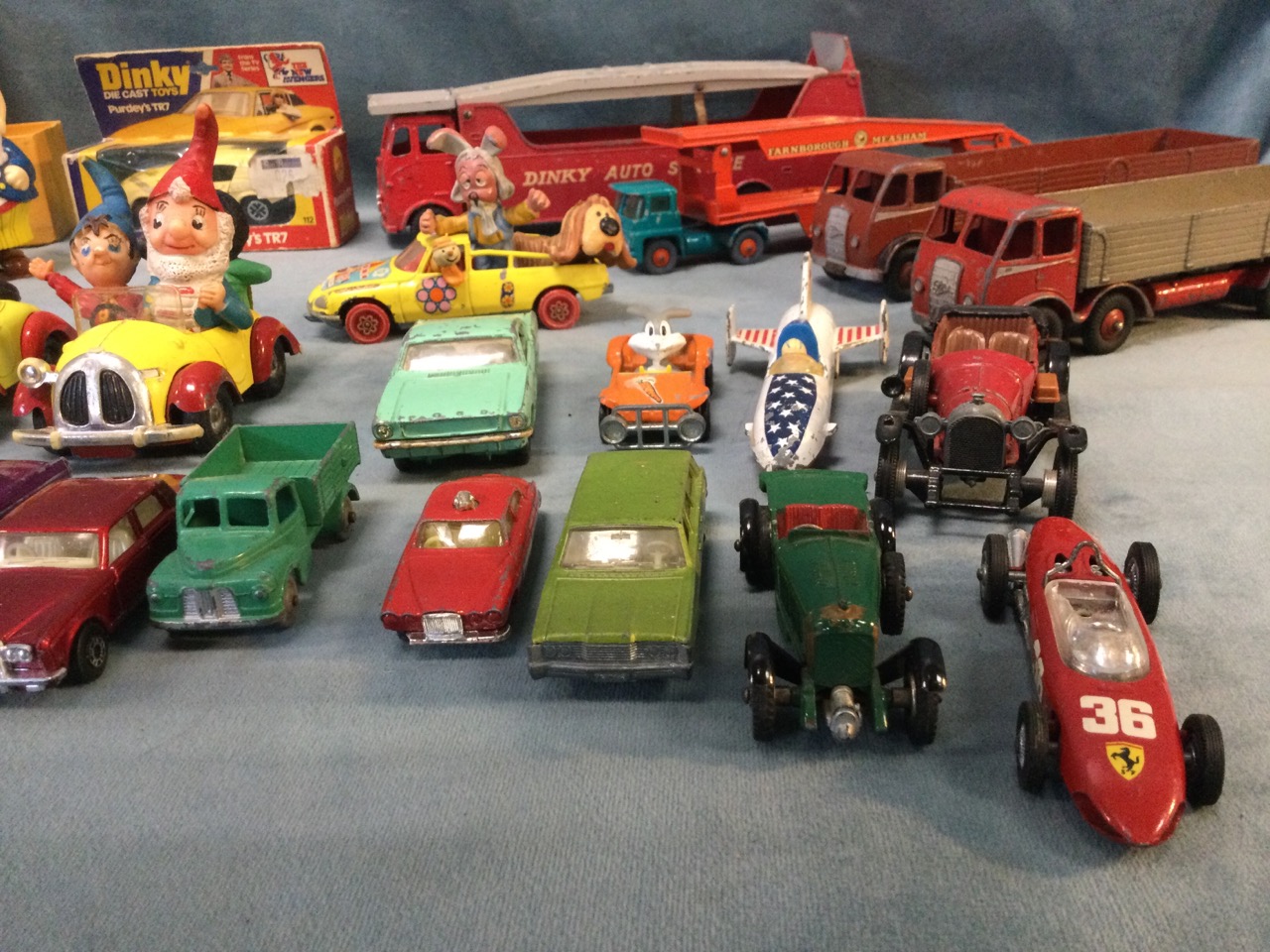 A collection of Corgi, Dinky, Matchbox and Husky toy vehicles including a Dinky Auto Service - Image 3 of 3