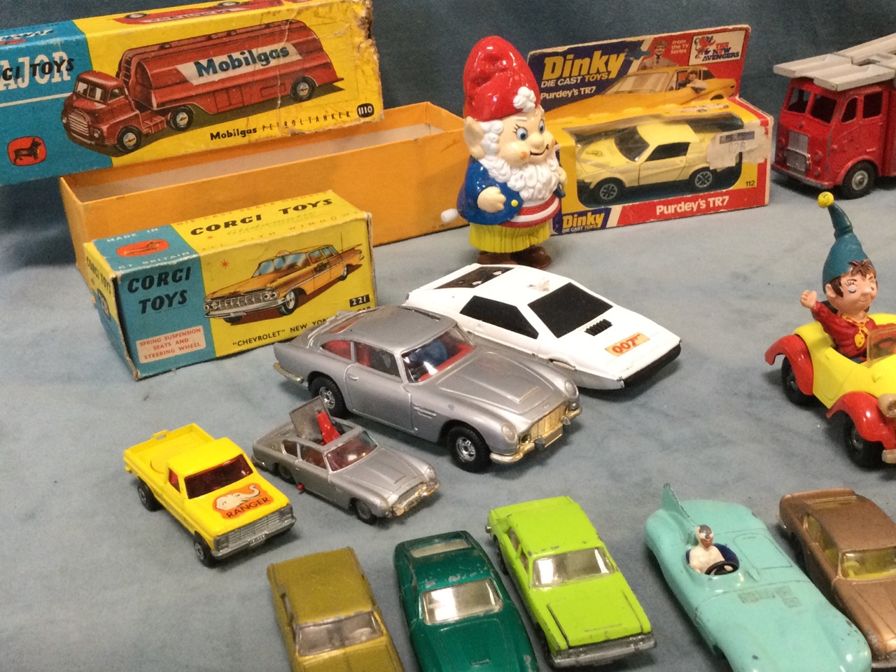 A collection of Corgi, Dinky, Matchbox and Husky toy vehicles including a Dinky Auto Service - Image 2 of 3