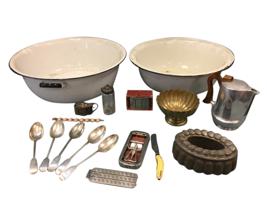 Miscellaneous metalware including a fluted benares brass bowl, a jelly mould, a Piquot Ware jug, a