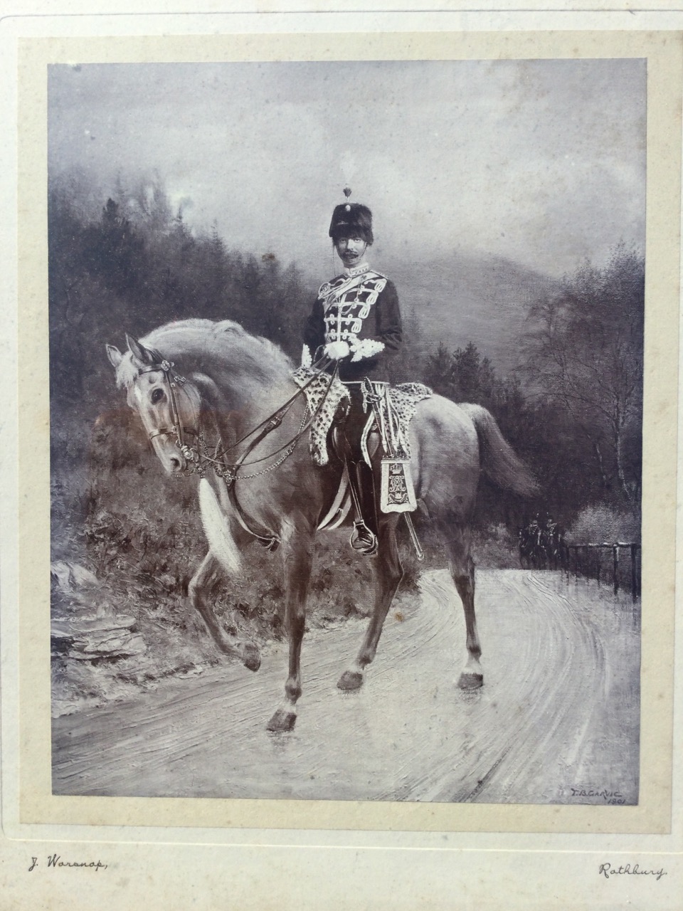 A sepia print of a mounted European soldier, after TB Garvic and dated in print 1901, the mount - Bild 2 aus 3