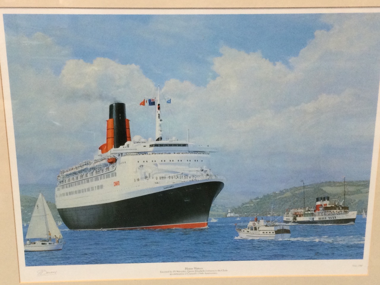 Gordon Bauwens, a pair of lithographic prints of the Queen Mary and the Queen Elizabeth 2 on the - Bild 3 aus 3