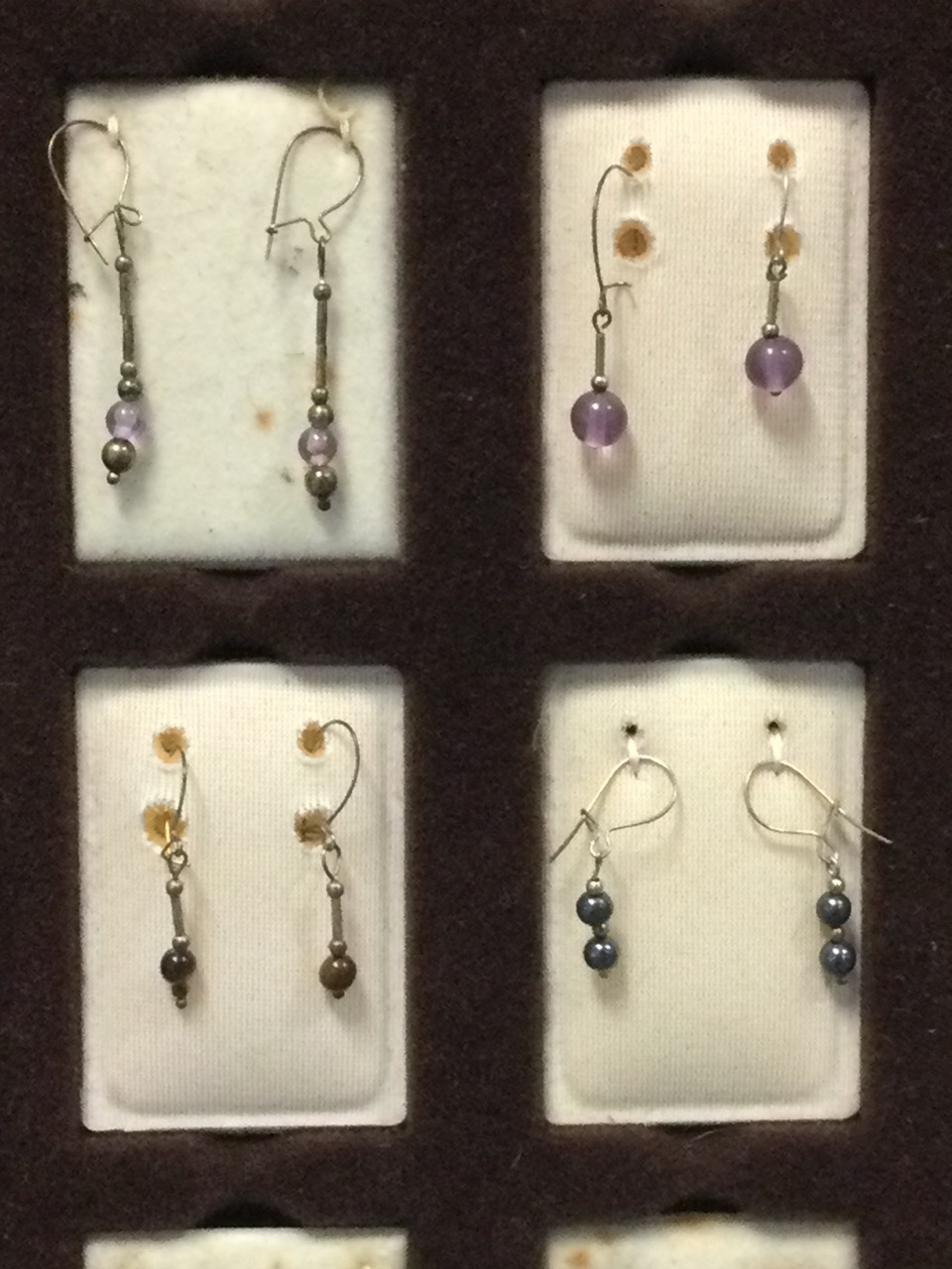 Three trays of drop earrings - beaded, mother-of-pearl, tigers eye, glass, faux pearl, coral type, - Image 2 of 3