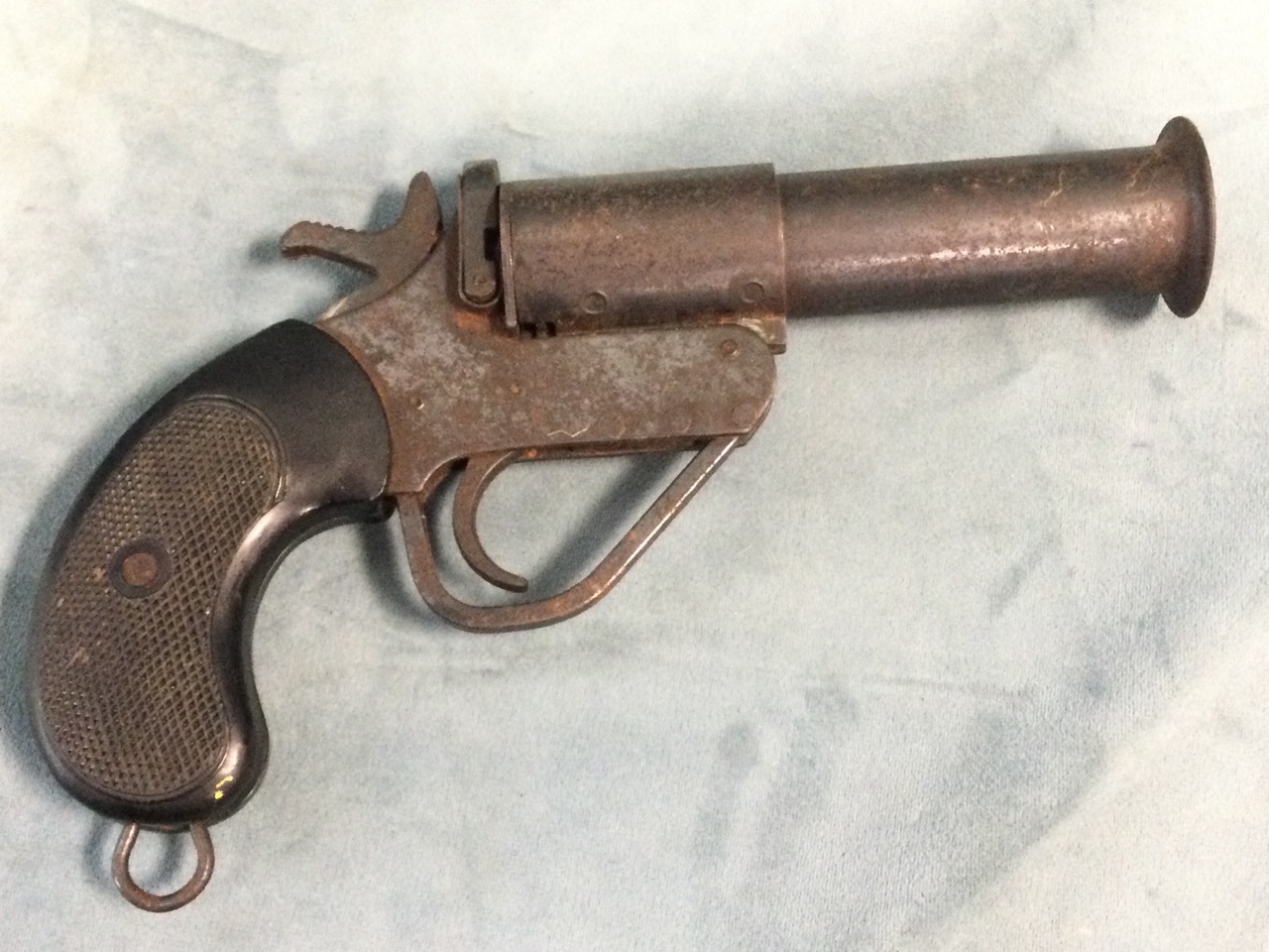 An Edwardian brass Webley & Scott 1in flare pistol with mahogany handle; and another similar in - Image 2 of 3
