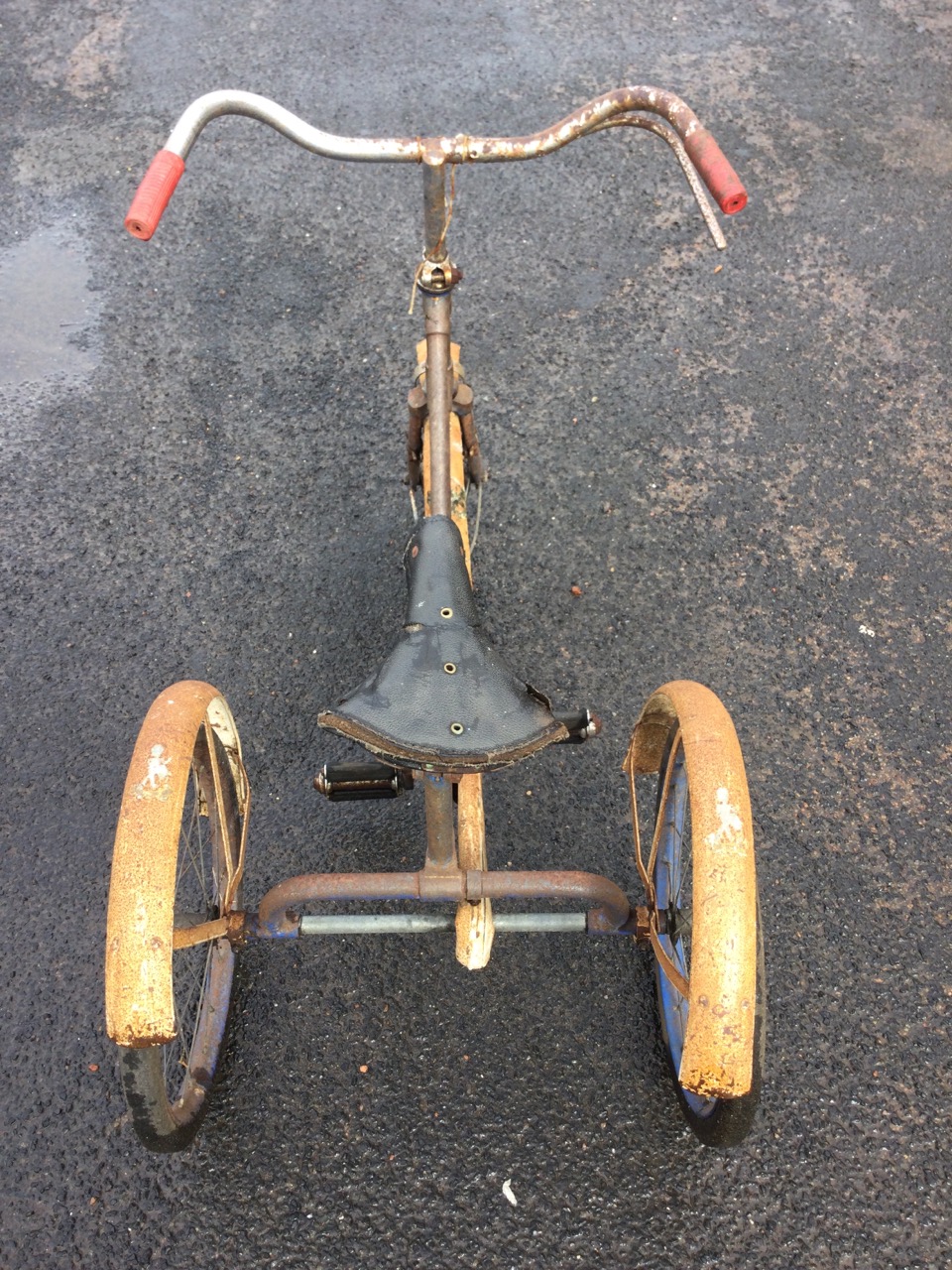 A Vintage childs tricycle by Elswick Cycling Ltd of Barton-on-Humber, with spoked wheels, lever - Image 2 of 3