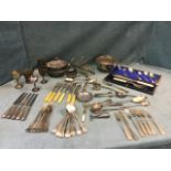 Miscellaneous silver plate including a rose bowl, a teapot, a cased pair of fish servers, a set