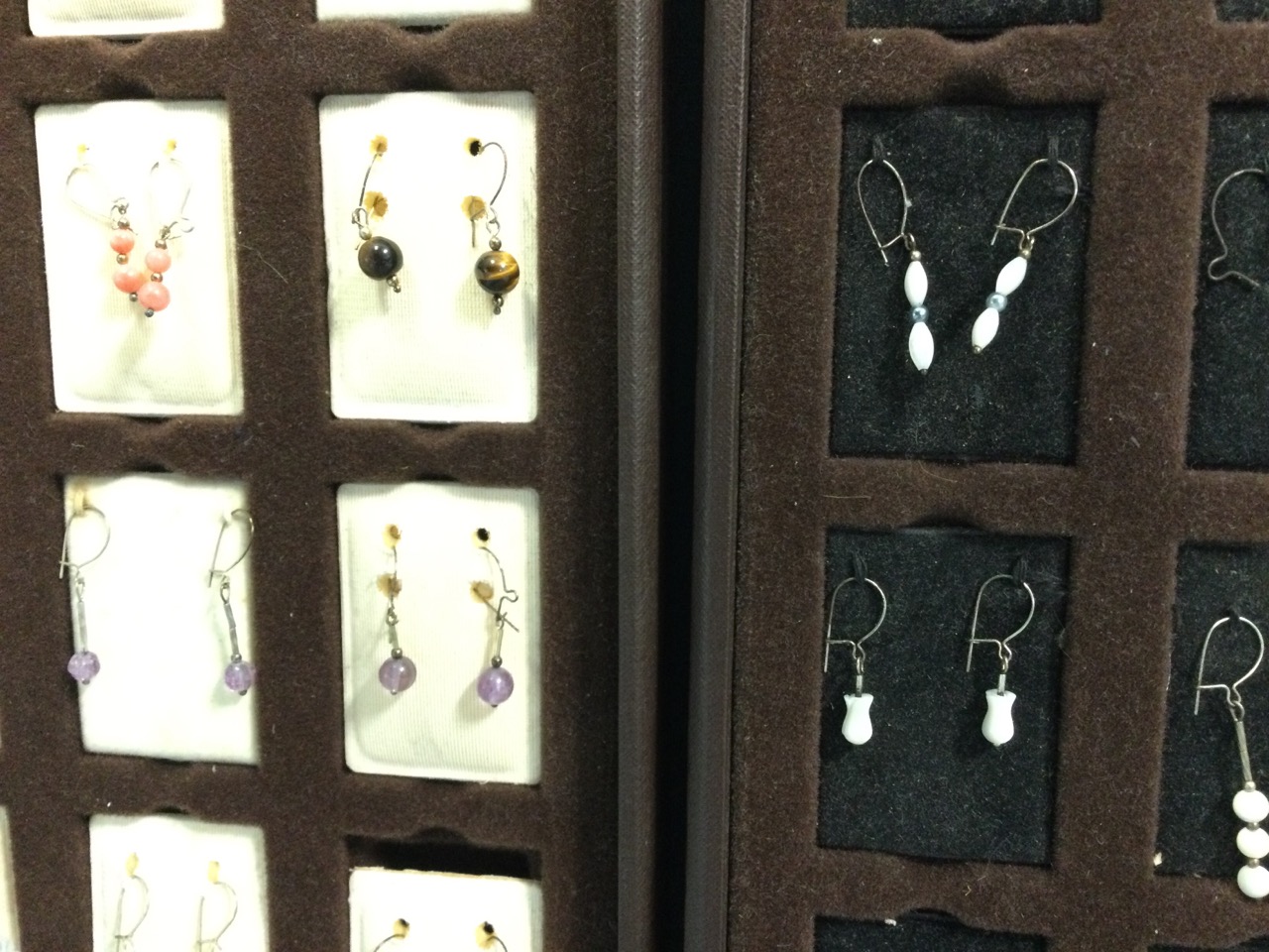 Three trays of drop earrings - beaded, mother-of-pearl, tigers eye, glass, faux pearl, coral type, - Image 3 of 3