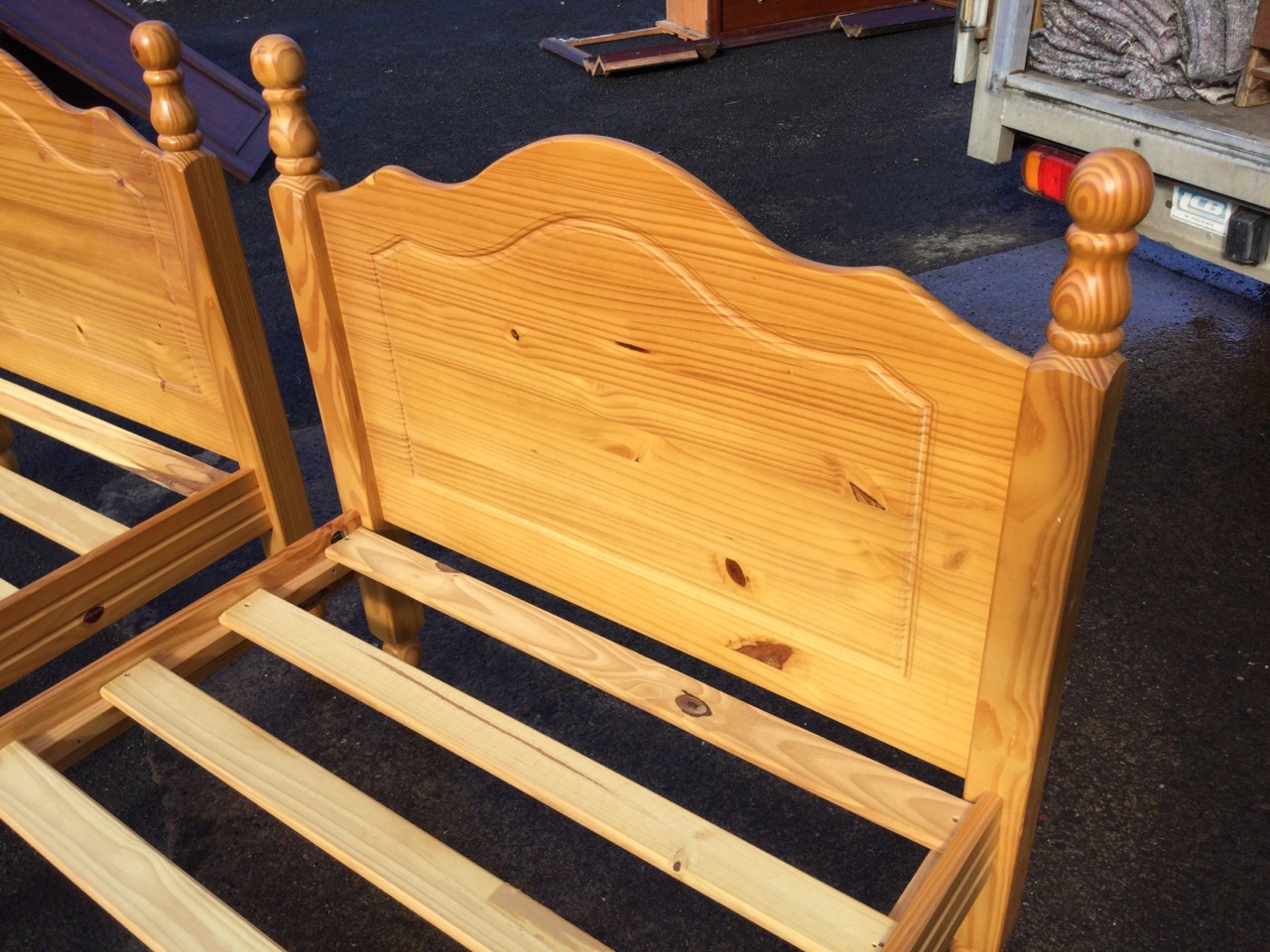 A pair of pine single divan beds, the arched headboards with panels framed by square cornerposts - Image 3 of 3