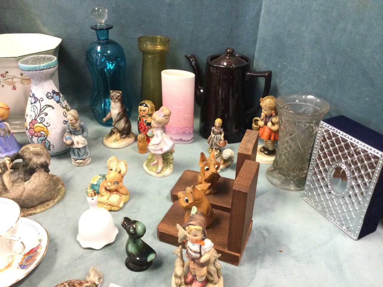 Miscellaneous ceramics, glass and collectors items including Hummel figurines, Pandelphin, a blue - Image 2 of 3