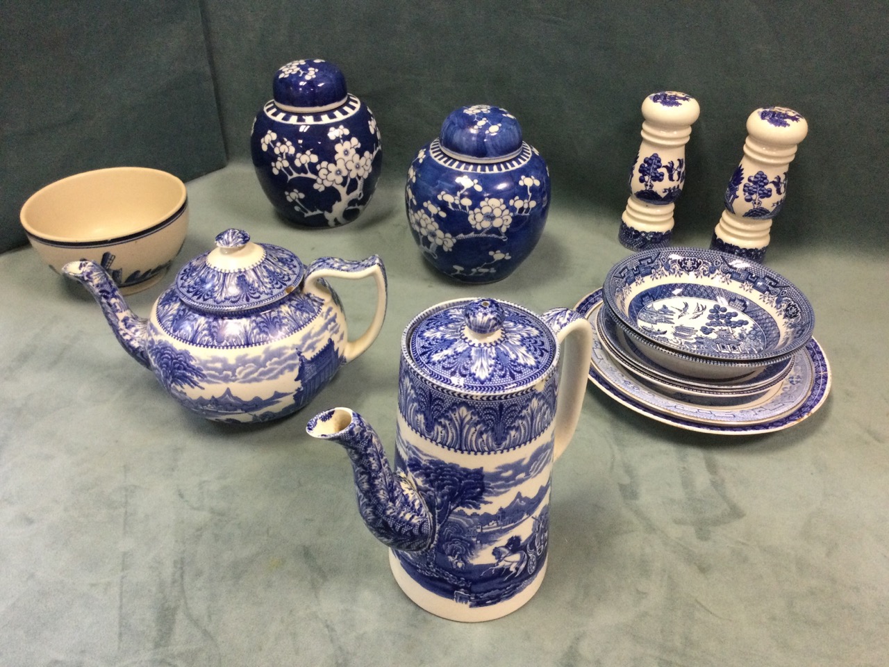 Miscellaneous blue & white ceramics including teapots, a pair of ginger jars & covers, jugs, - Image 3 of 3
