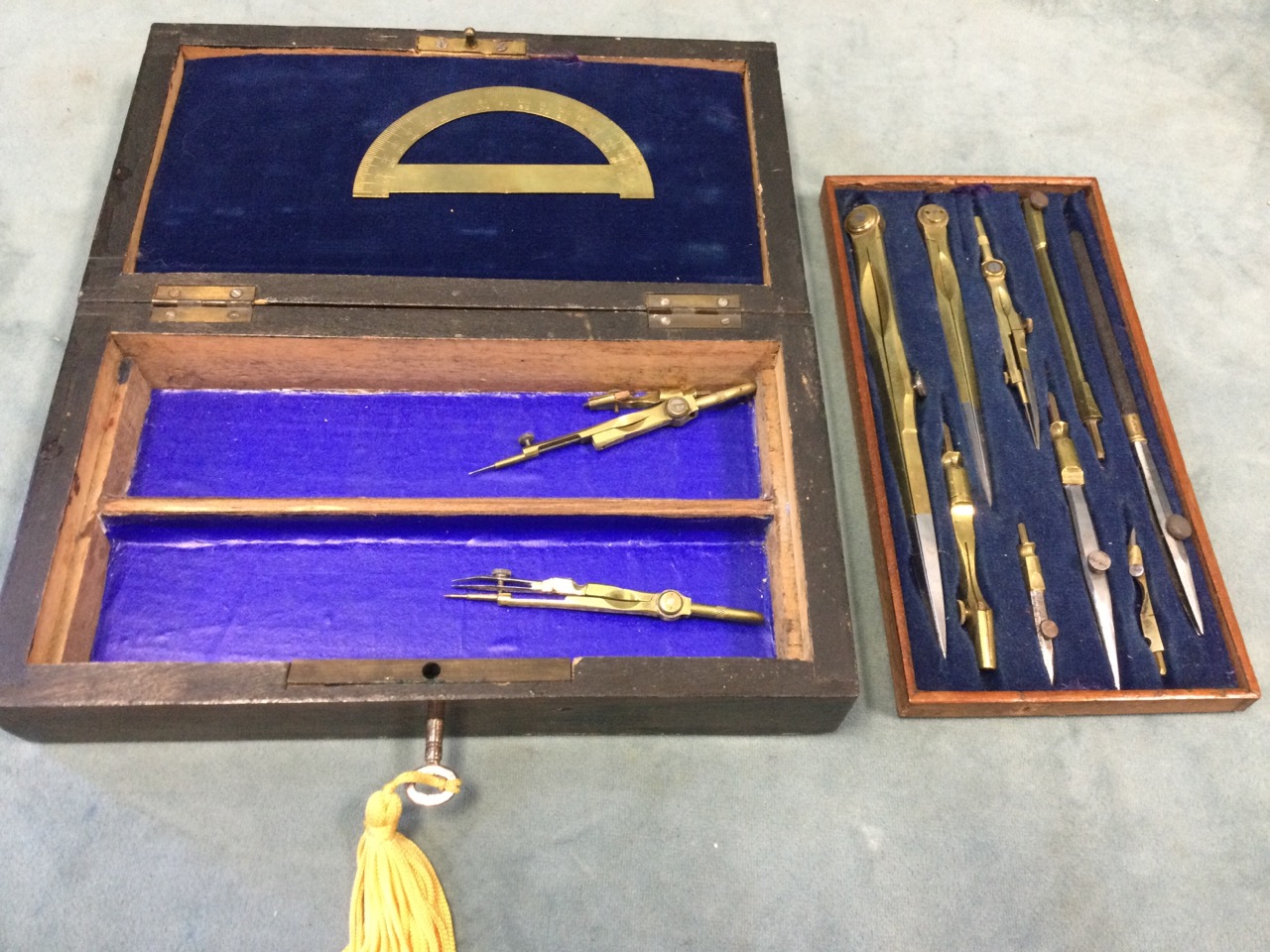 A rosewood cased set of brass drawing instrument, the lined box with fitted internal tray. (8.25in) - Image 3 of 3