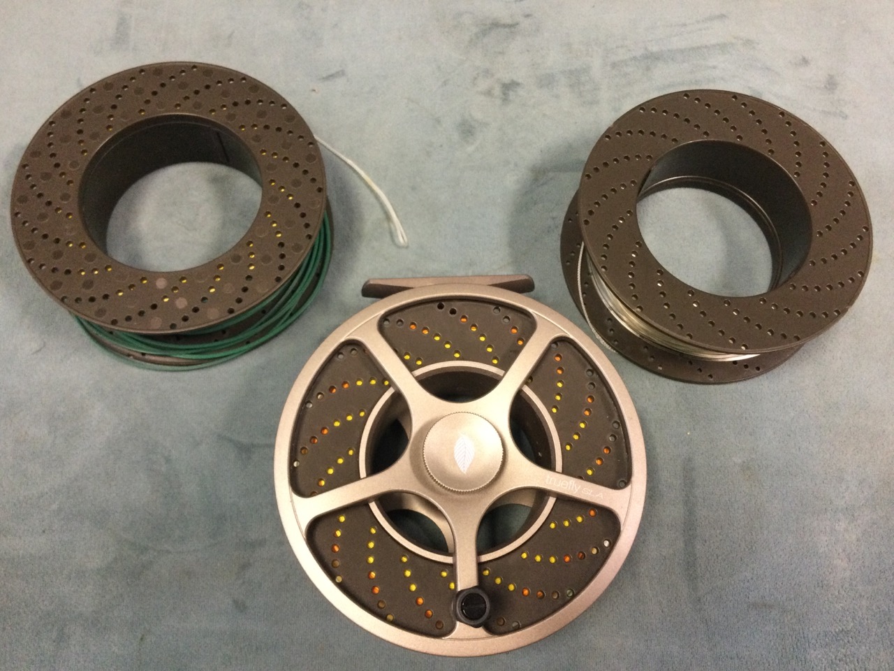 A cased Wychwood 4.5in salmon fly reel with two spare interchangeable spools, the case with original - Image 3 of 3