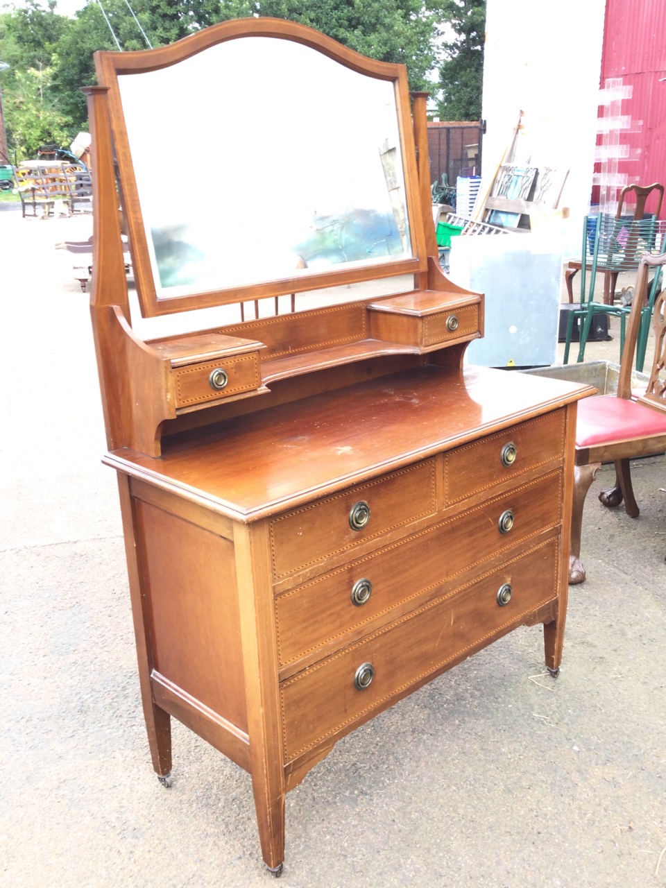 An Edwardian mahogany dressing table inlaid with chequered banding, the arched bevelled mirror above - Image 3 of 3