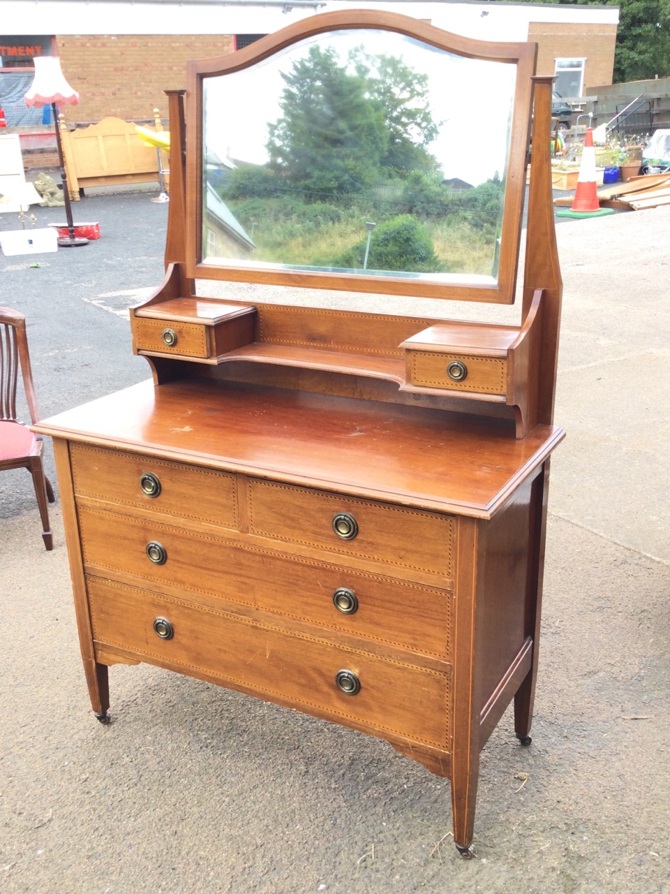 An Edwardian mahogany dressing table inlaid with chequered banding, the arched bevelled mirror above - Image 2 of 3