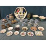 Miscellaneous handpainted ceramics including studio pottery, an Italian entrédish, a Gouda jug,