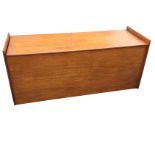 A plain contemporary blanket box bench with hinged lid. (49in x 18in x 21in)