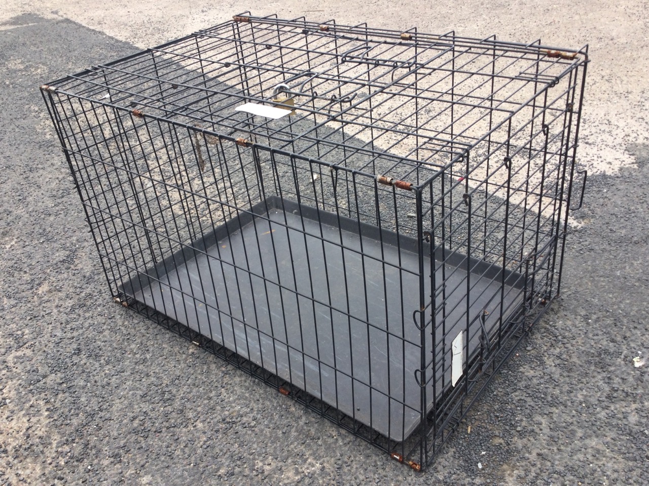 A rectangular folding metal dog crate with plastic inner tray. (36in x 24.5in x 22.5in) - Image 3 of 3