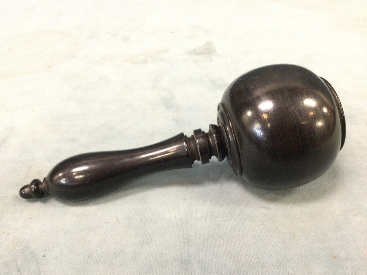 A Victorian ebony gavel with turned handle and ball mallet, mounted with silver presentational panel - Image 3 of 3
